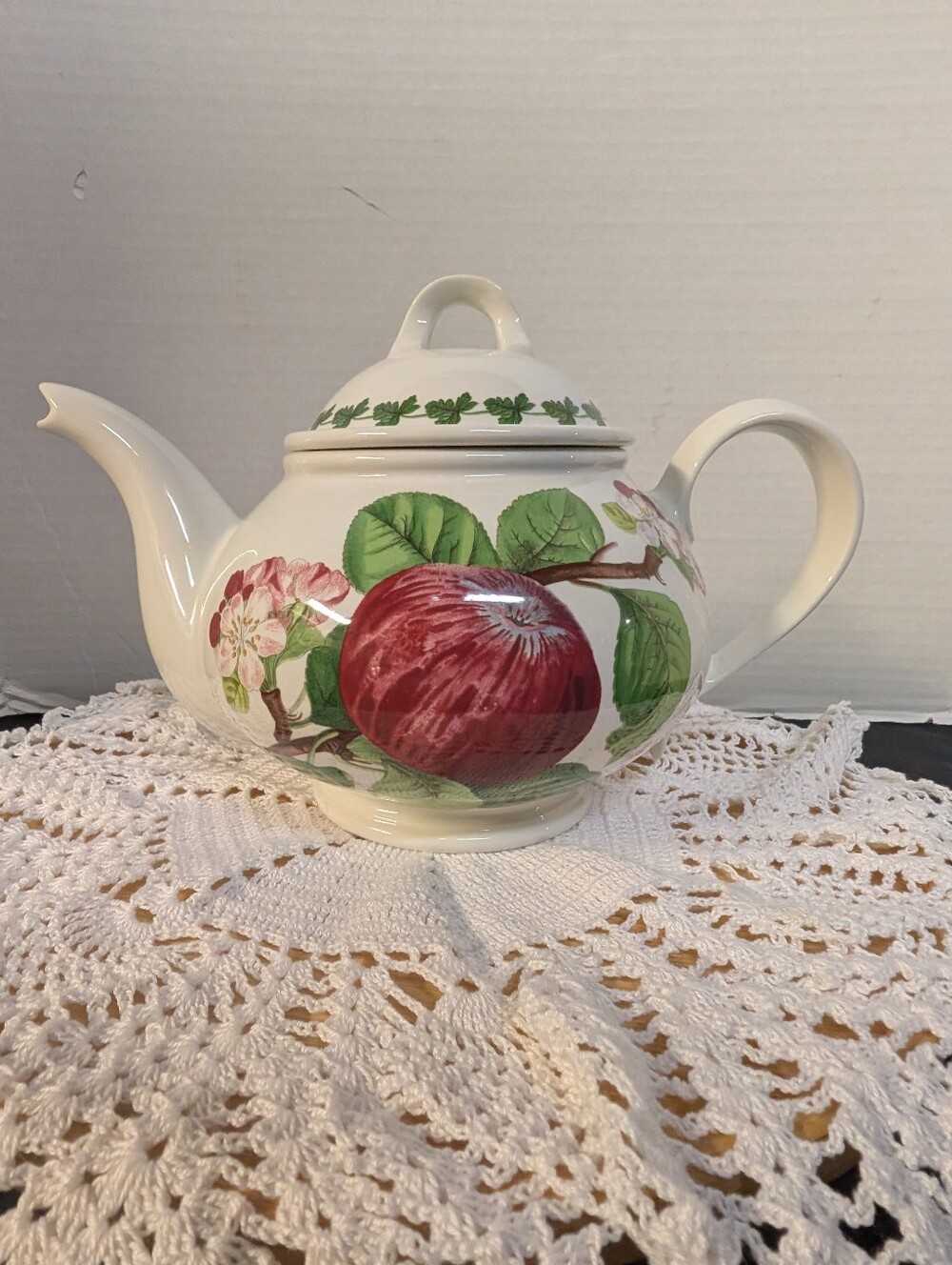 Vintage Portmeirion Pomona Large Teapot with Lid Made In Britan Hoary Apple